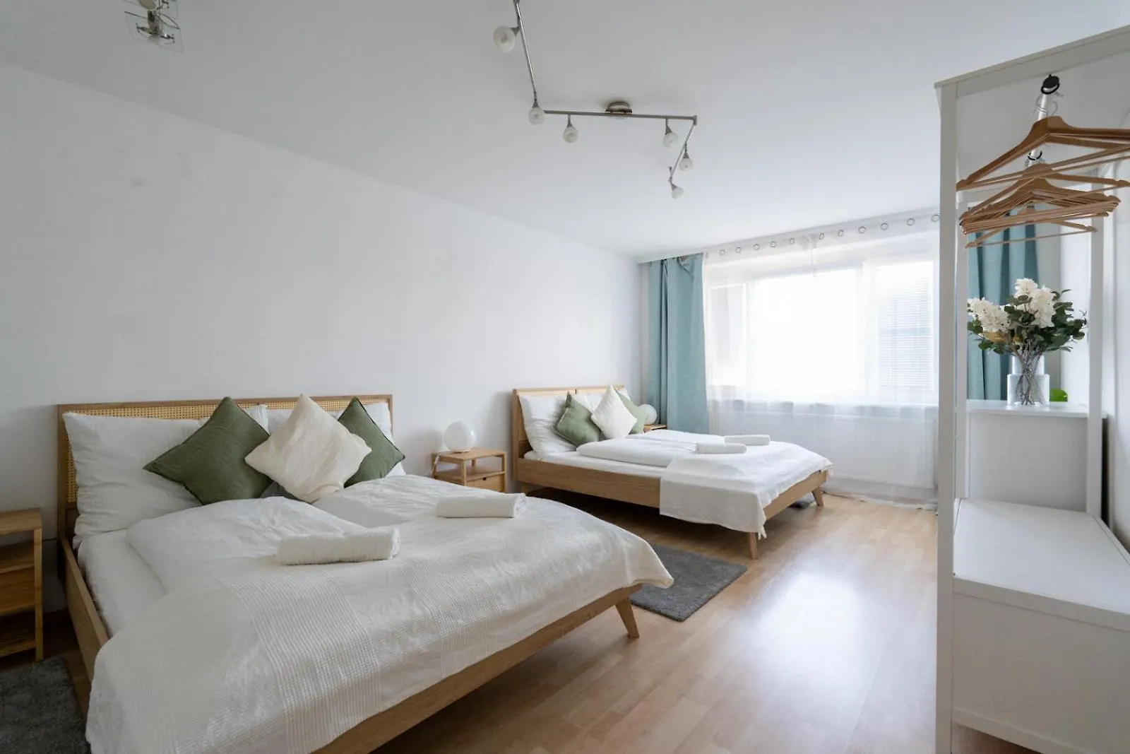 Контакты Two Bedrooms - 85 Squaremeters - 4 Min To U6 Dresdner Str