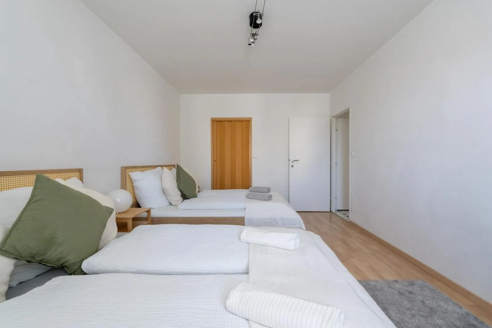Two Bedrooms - 85 Squaremeters - 4 Min To U6 Dresdner Str Вена 0*,  Австрия