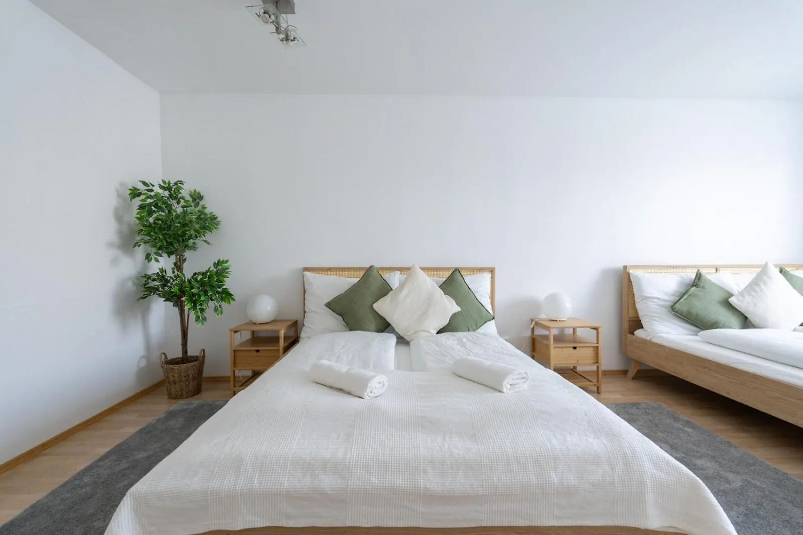 Апартаменты Two Bedrooms - 85 Squaremeters - 4 Min To U6 Dresdner Str Вена